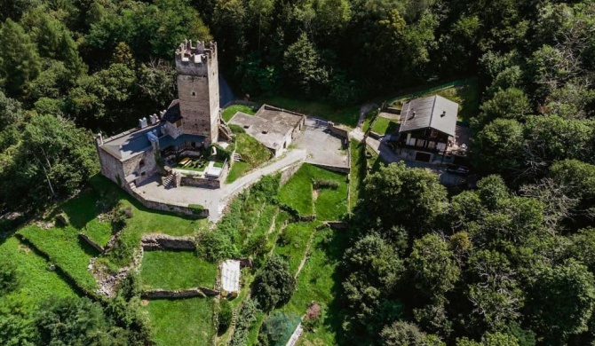 CASTELLO DEL 1100 CON VISTA e JACUZZI IN VALTELLINA