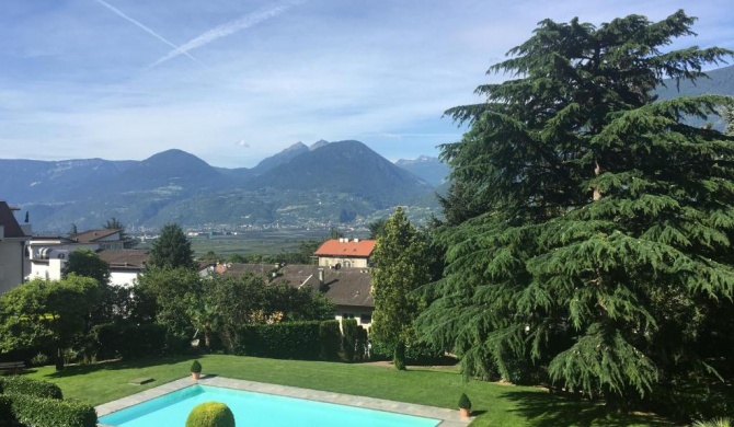 sonnige schicke Ferienwohnung Meran Pienzenau