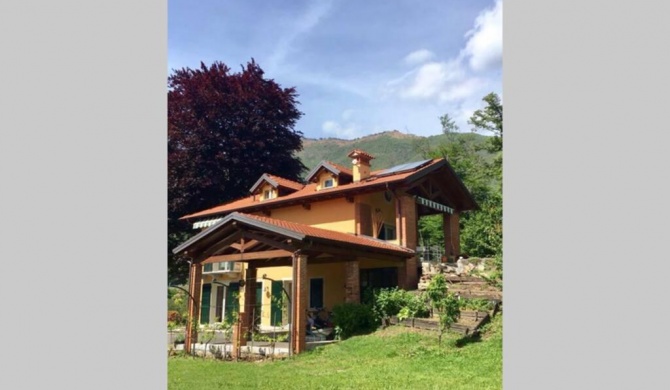 The comfortable house with big pool in the center of Mergozzo