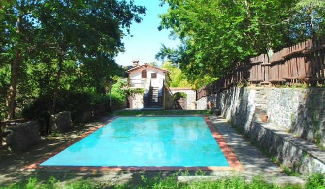 Old estate with all adorable holiday houses in the wooded hills with shared pool