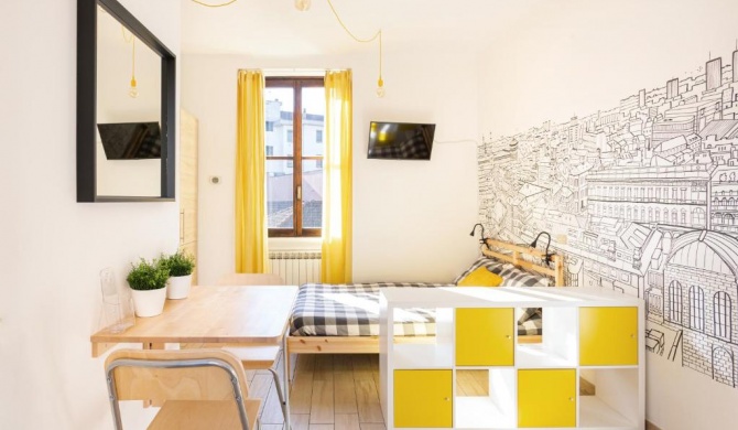 A Yellow Touch - Modern Studio in Isola Milano