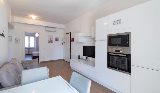 ALTIDO Warm and Inviting flat with balcony