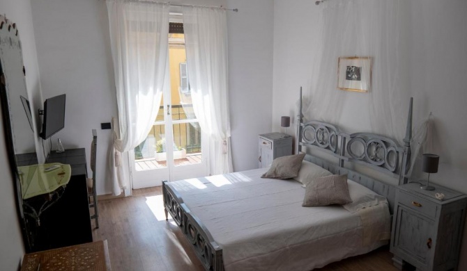 Beautiful floral apartment on Navigli