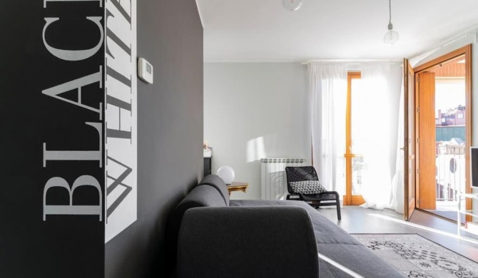 BLACK & WHITE flat in Naviglio/ porta Genova