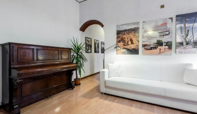 Happy & Beautiful Flat in Central Milan