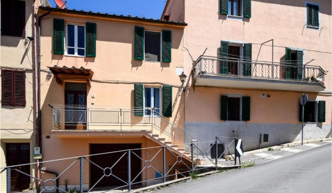 Nice apartment in Massa Marittima with WiFi and 2 Bedrooms