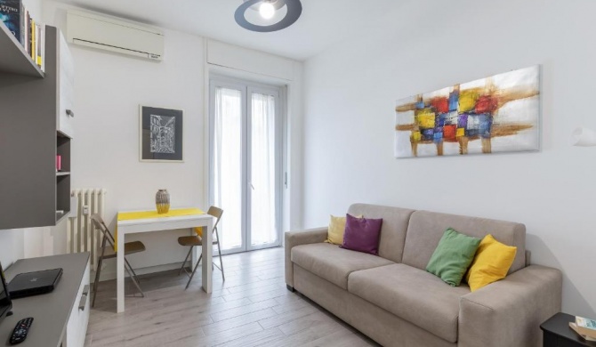 Piazza De Angeli M1 Comfortable Flat with Balcony