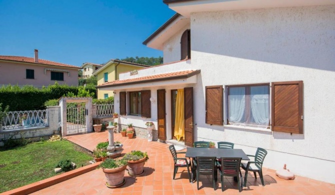 ALTIDO Villa for 4 with Garden close to Pisa