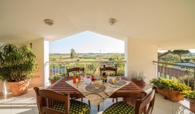 EUCALIPTO, splendido con terrazza panoramica sulla campagna versiliese