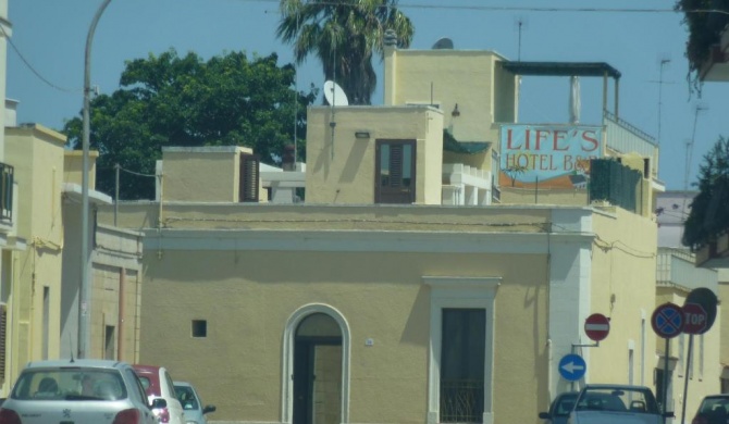 Life's Hotel B