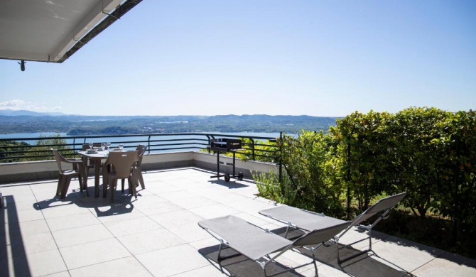 PANORAMA - Apartment with terrace overlooking the Lake