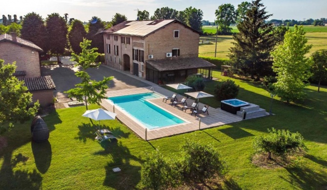 Casa delle Noci country house, pool & SPA