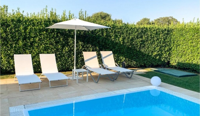 Stunning home in Modica with WiFi, Private swimming pool and 4 Bedrooms