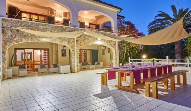 Villa near the sea with private pool and air conditioning